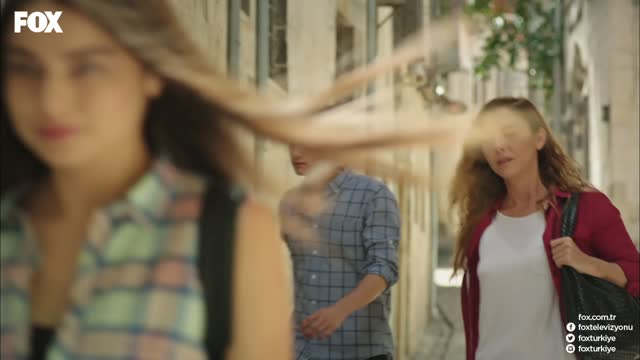 Ebru ve çocukları yeni bir hayata yelken açıyor....